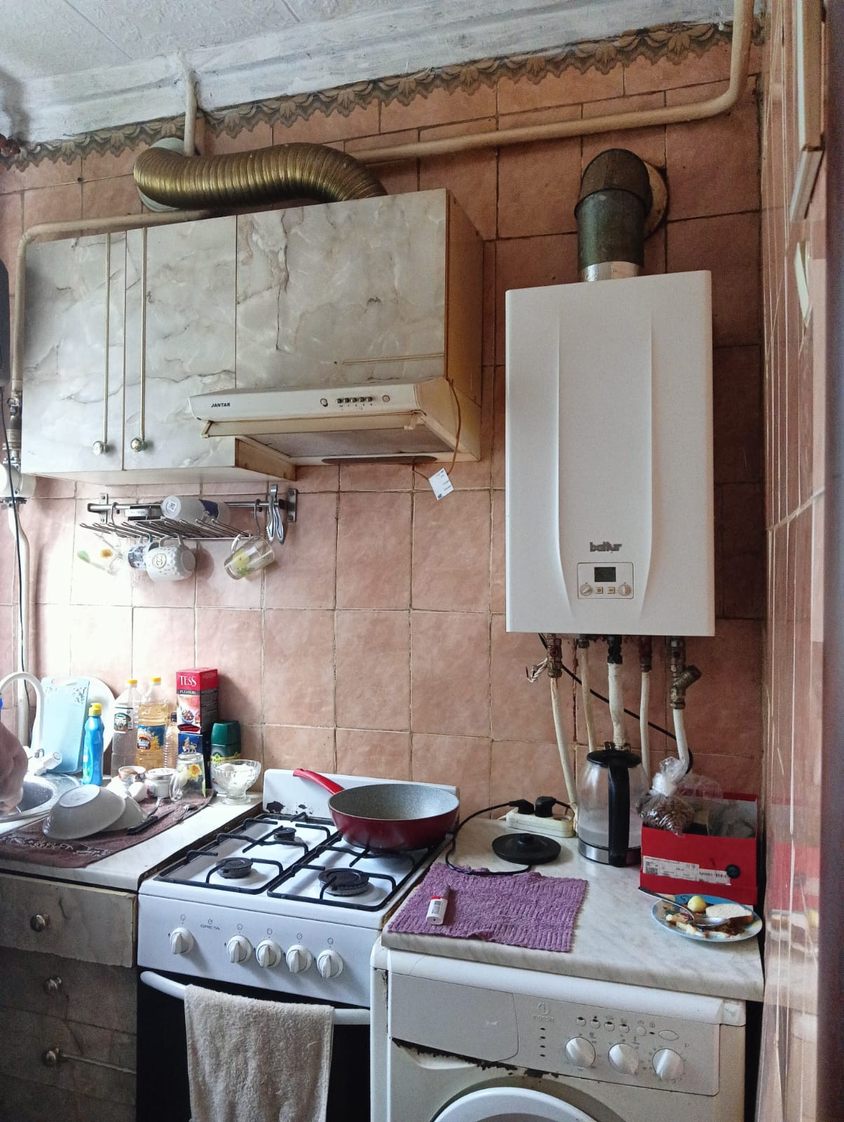 Продажа 2-х комнатной квартиры в г. Лутугино ул. Ленина 44,5кв. м Индивидуальное отопление, окна пластик, с/у раздельно. Жилое состояние Цена:4.500.000 млн. р +79591802307 +79592039365